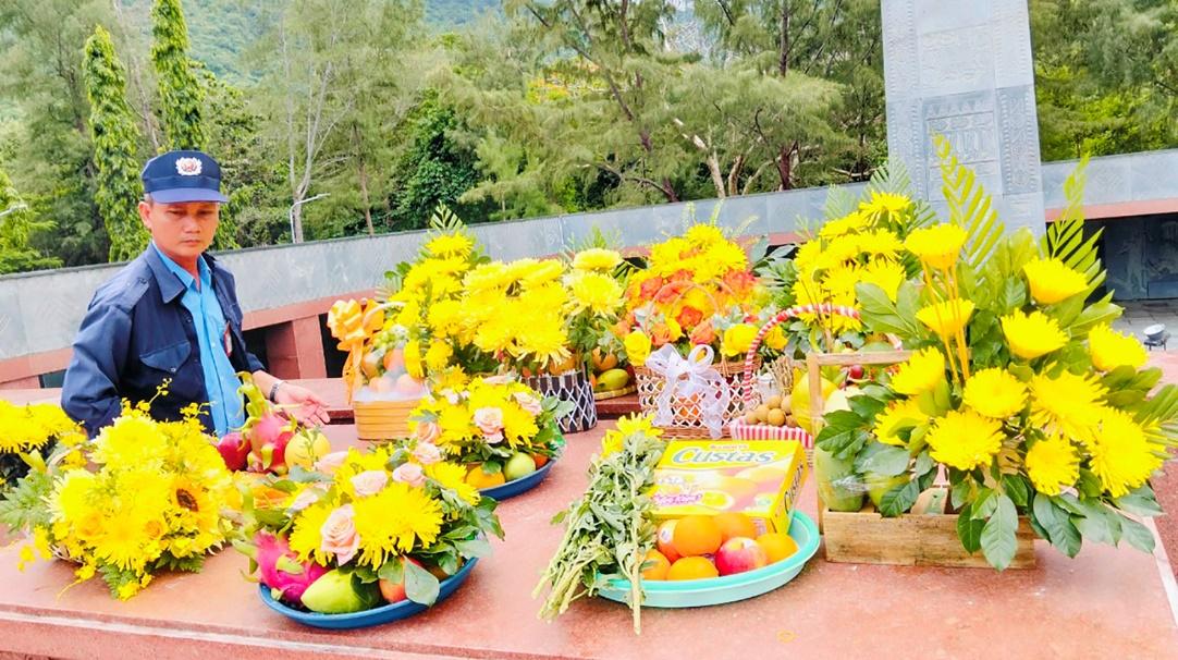 A table with flowers and fruits on it

Description automatically generated