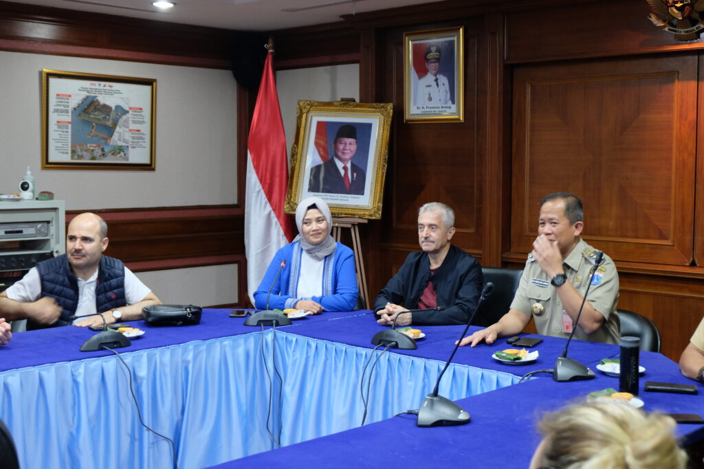 Turkish Mayor Visits Jakarta to Exchange Knowledge on Inclusive Waste Management Approaches